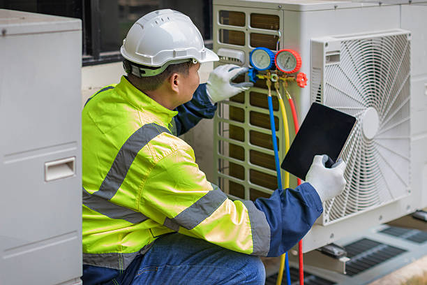 Professional Hvac technician working in Yeoman, IN